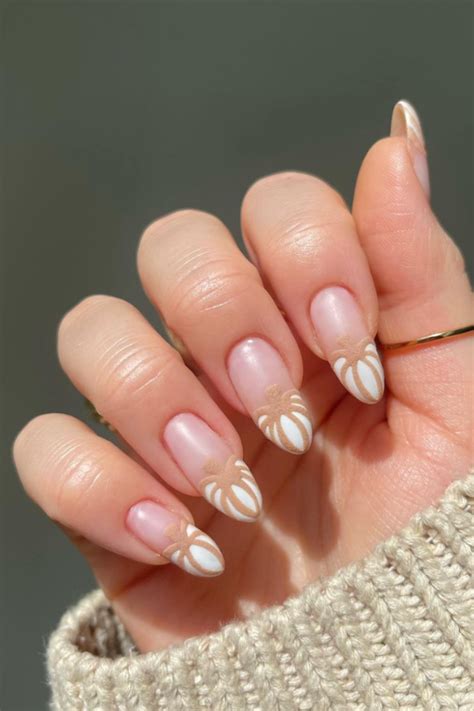 Diseños de Uñas Nude Almendradas Elegancia Sutil para Cualquier Ocasión Esmilna Castillo