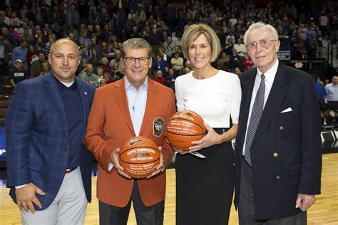 Auriemma Wins 1,000th Game as UConn Beats Oklahoma 88-64 - UConn Today