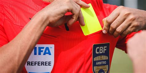 Curso De Árbitro De Futebol Cbf - CBF anuncia programa de profissionalização de árbitros de futebol ...