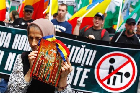 La Romania accelera per cambiare la Costituzione contro i matrimoni gay La famiglia è uomo e