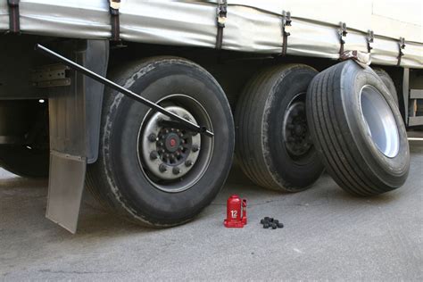 A Quick Truck Tire Repair in Fort Pierce, FL, 34982