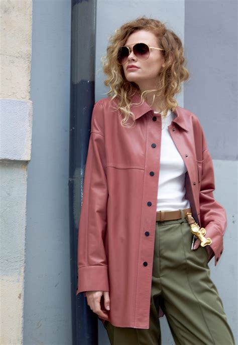 Рубашка кожа пудровая oversize – купить за 67 000 ₽ | Beribegi