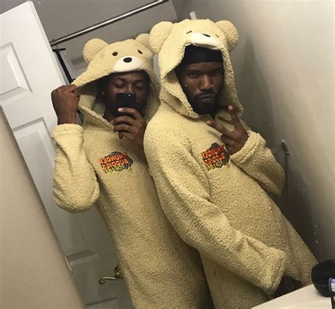 Polémica en Twitter por un beso gay Shangay