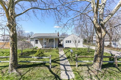 265 15th St West Babylon Ny 11704 Mls 3023722 Redfin