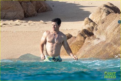 Photo Mark Wahlberg Shows Off His Fit Physique Going Shirtless In Cabo