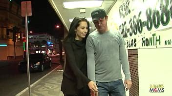 Milf Afeitada En Medias Monta Una Polla Dura Despu S De Mamar En La Escalera Xnxx