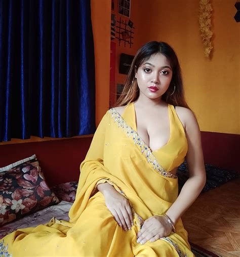 Chubby Girl Hot Indian Chubby Bhabhi With Saree She Is Amaizing