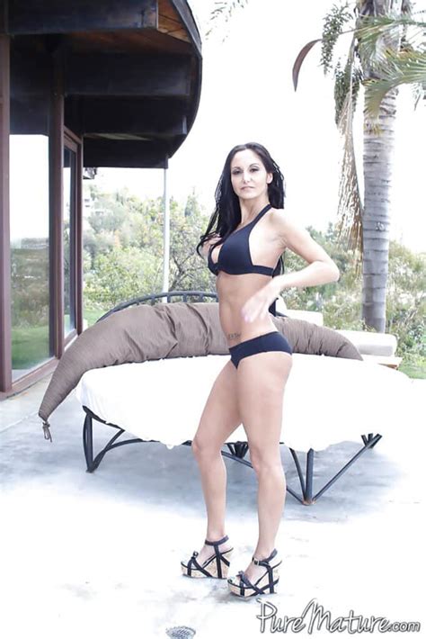 Ava Addams Petits Seins En Mode Cougar Pure Mature