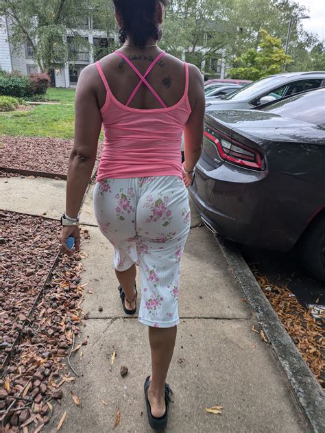 Jiggly Bubble On Sexy Lite Skin Babe VTL In Loose Jammy Pants Spandex Leggings Yoga