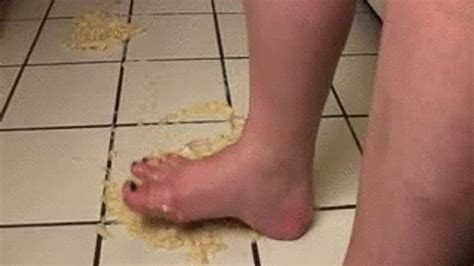 The Best BBW SSBBWS BBW Juicy Jazmynne Is By The Pool And Is Playing A Splashing Her Feet In