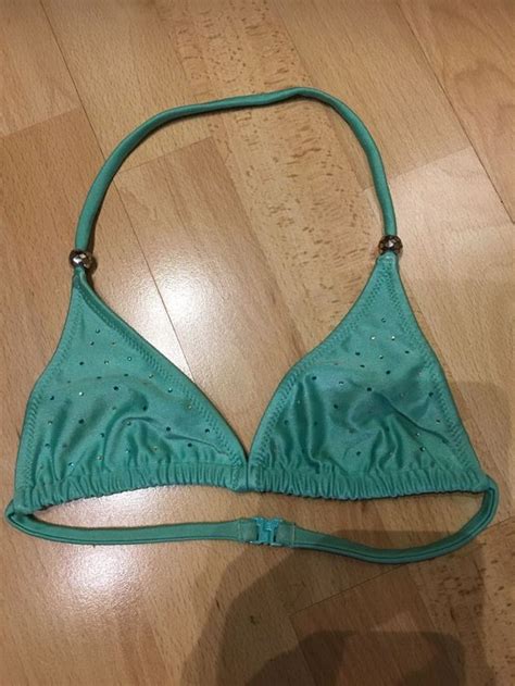 Bikini mit Glitzersteinen Gr 134 140 Gebraucht in Uetendorf für CHF 11 nur Abholung auf