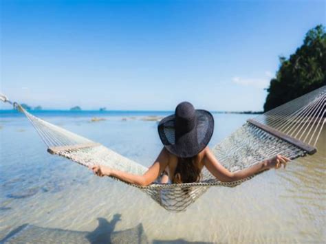 Esha Gupta Floral Bikini Is Perfect For Summer Beach Party Know These Types Of Bikini Minimum