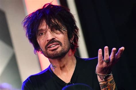 Tommy Lee Says He Posted Nude Photo During Motherf Ing Bender