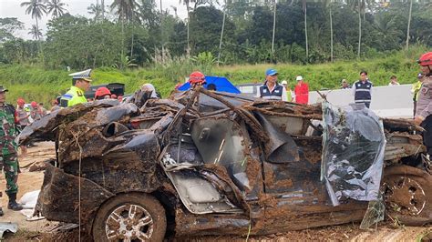 Penampakan Mobil Korban Longsor Tol Bocimi Ringsek Tanpa Wujud Radar