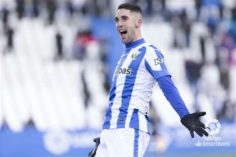 El Real Zaragoza Refuerza Su Ataque Con Sabin Merino Real Zaragoza