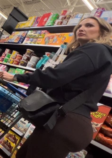 FAT ASS BLONDE IN LEGGINGS Spandex Leggings Yoga Pants Forum