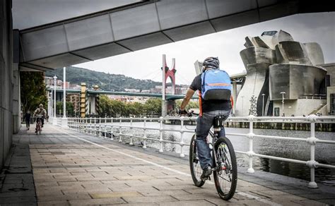 Bicis Y Patinetes Fuera De Las Aceras En Bilbao El Correo