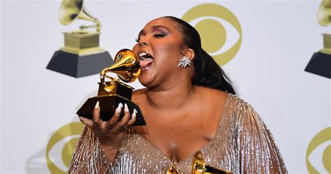 Lizzo pozuje do zdjęć w skąpym bikini Kobieta w INTERIA PL