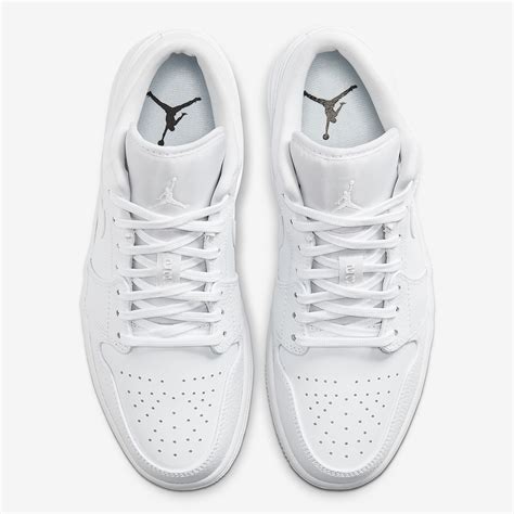 Air jordan 1 low triple white on feet women 208474 - Saesipapictrev