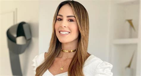 Carolina Soto Posó En Un Vestido De Baño Blanco Y Sus Seguidores Le