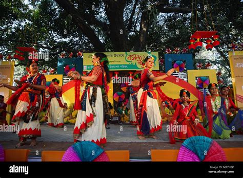 Folk dance institute High Resolution Stock Photography and Images - Alamy