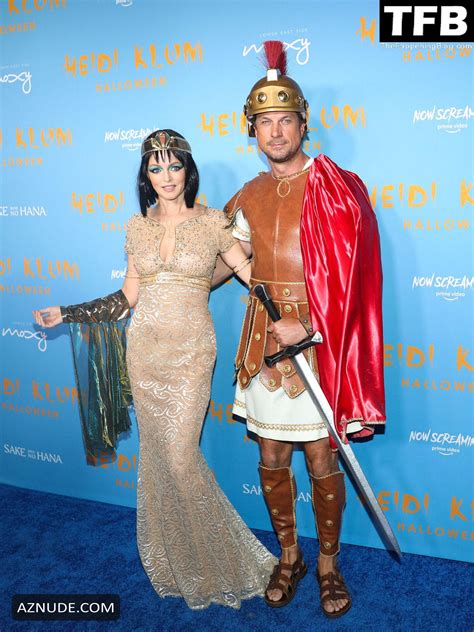 Heather Graham Sexy Seen Flashing Her Nude Tits At The Annual Halloween Party In New York City