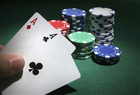 How to Play Texas Hold 'Em Poker - ClickHowTo