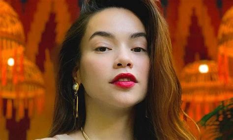 Hồ Ngọc Hà diện bikini cắt xẻ quyến rũ