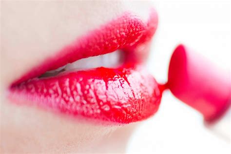 Lip Contouring: What To Know - Organic Permanent Makeup