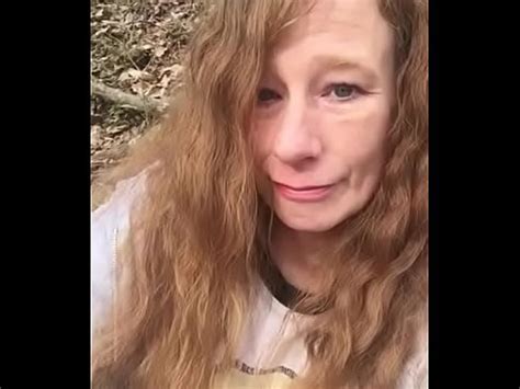 MILF Pelirroja Se Masturba En El Bosque XVIDEOS