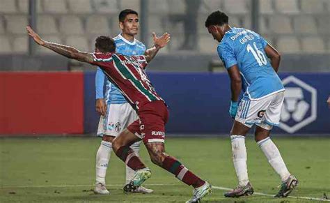 Zagueiro emprestado pelo Atlético se destaca em vitória do Fluminense