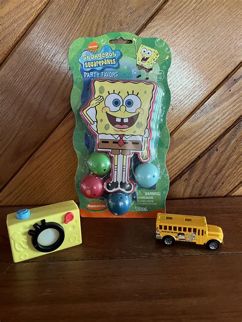 Vintage Nickelodeon Spongebob Squarepants Party Favors Matchbox Bikini Bottom School Bus Camera