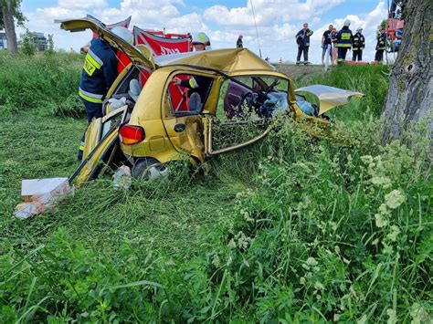 Miertelny Wypadek Pod Owiczem W Zderzeniu Zgin Li Letni Kierowca