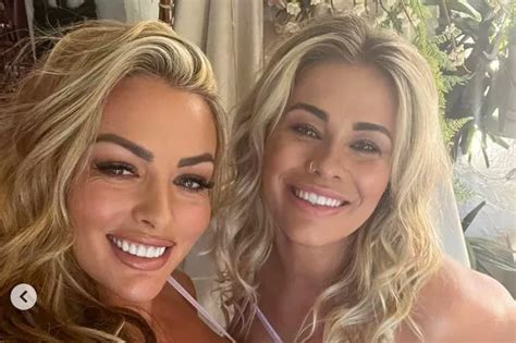 Paige VanZant Hot Twinning Pics With Ex WWE Star Mandy Rose Make Fan S Phone Explode Daily