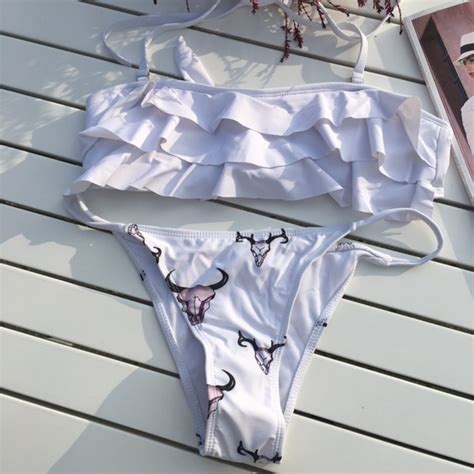 18 Hot Elvira Bikini Pics