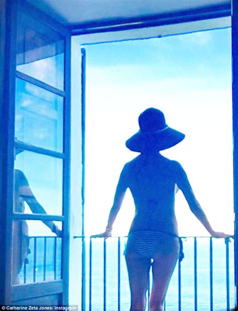 Catherine Zeta Jones Poses In Her Bikini Bottoms Daily Mail Online