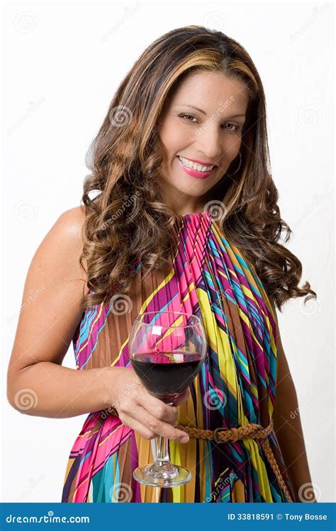 Een Wellustig Brunette Met Een Glas Rode Wijn Stock Afbeelding Image Of Kaukasisch