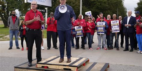 Joe Biden To Meet With Uaws Shawn Fain Seeking The Unions Endorsement