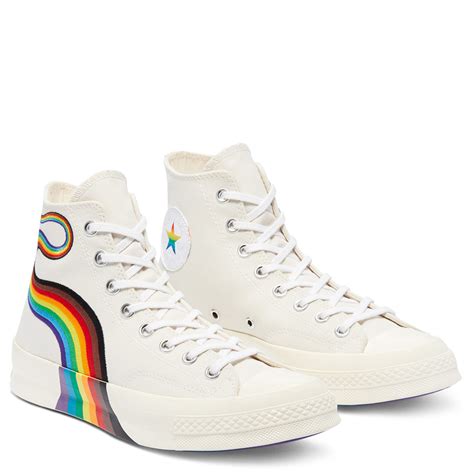 Colecciones Pride 2021 prendas para celebrar el mes del orgullo gay LGBT GQ México y