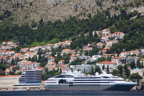 Cruise in Dubrovnik stock photo. Image of ship, rock - 32754300