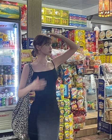 Le Sserafim S Chaewon Shows Off Her Perfect Bikini Body Koreaboo