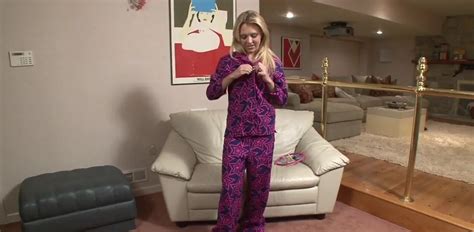 Babe Puts Spreader On Pussy And Turns The Vibrator On ZB Porn