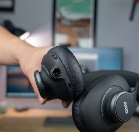 AKG K371-BT Review - Winning Budget Wireless