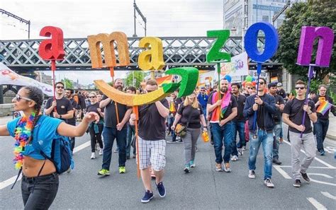 Non Puoi Cercare Gay Amazon Blocca Le Parole LGBT Negli Emirati Arabi Gay It