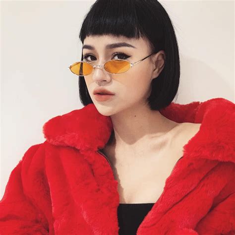 Sexy hút hồn với bikini trên bãi biển DJ Tít khiến dân tình ngỡ ngàng vì giống hệt chị em sinh