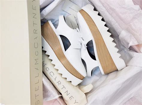 Phát ghen với những hình khoe hàng hiệu của hot girl Việt