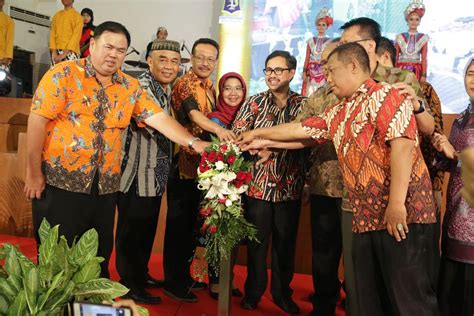 Dinas Pendidikan Surabaya Gelar Pameran Pendidikan Sekolah Berprestasi di Balai Pemuda ...