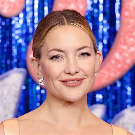 Kate Hudson Shows Off Toned Physique In Sultry Black Lingerie And