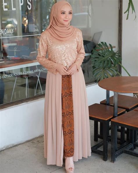 Model Kebaya Modern Hijab Kutu Baru Wisuda Batik