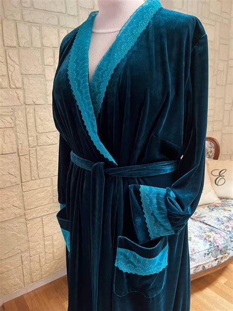 Бархатный халат по выкройке халата "Счастливое утро" | Шить просто ...